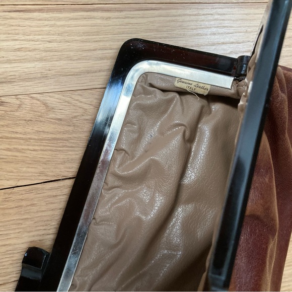 Vintage early 70s Leather Tortoise Shell framed clutch. Brown. Made in Italy - Picture 4 of 12